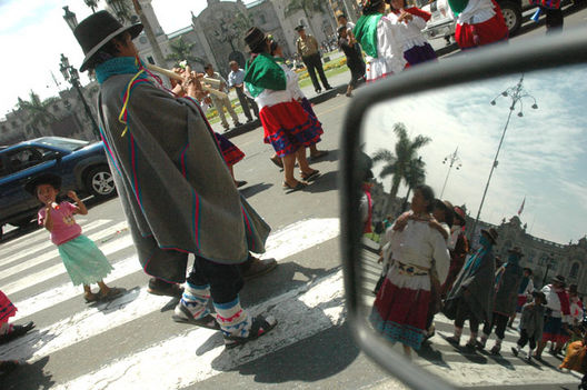 Carnavales típicos en Plaza de Armas