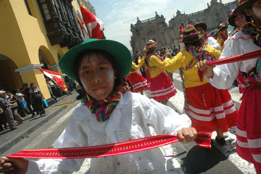 Carnavales típicos en Plaza de Armas
