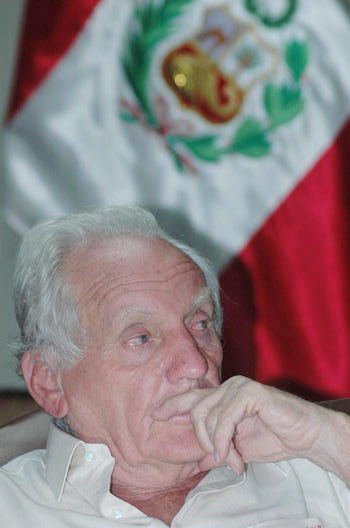 El Presidente del IPD  Arturo Woodman, dando entrevista a Generaccion.com