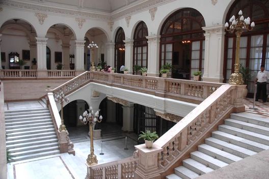 fachada de la Municipalidad de Lima por dentro