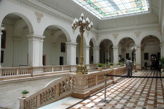 fachada de la Municipalidad de Lima por dentro