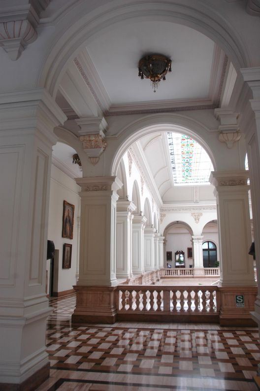 fachada de la Municipalidad de Lima por dentro