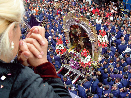 Recorrido del Señor de los Milagros por las calles de lima