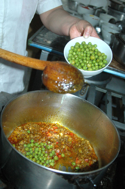 Preparación de Arroz con Pato a la Trujillana