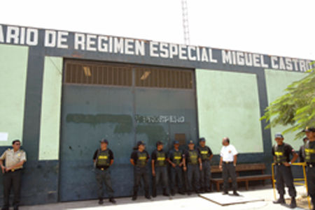 Penal de Lurigancho Internos Elaborando Trabajos Manuales