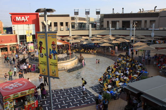 Mega plaza del Cono Norte