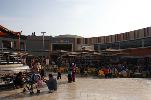 Mega plaza del Cono Norte