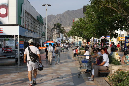 Mega plaza del Cono Norte