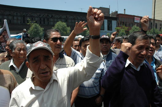 Huelga de Pensionistas en Plena avenida abancay