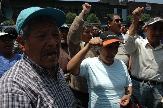 Huelga de Pensionistas en Plena avenida abancay