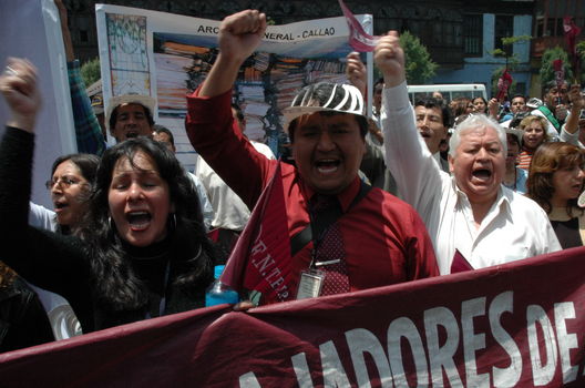 Huelga de Pensionistas en Plena avenida abancay