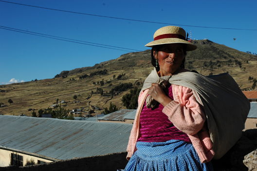 Pobladores de Puno Combatiendo el frio