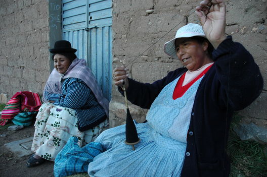 Pobladores de Puno Combatiendo el frio