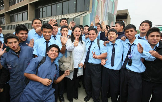 Keiko Fujimori Visita  Senati
