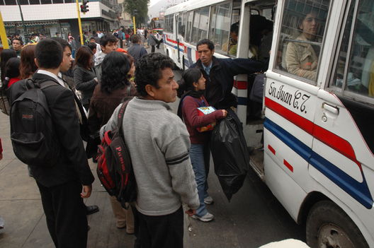 Trasnporte Publico en la Avenida Abancay