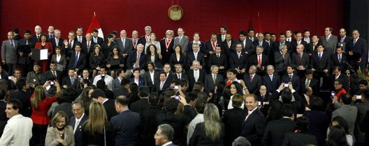 Entrega de Credenciales a130 congresistas Electos 2011-2016