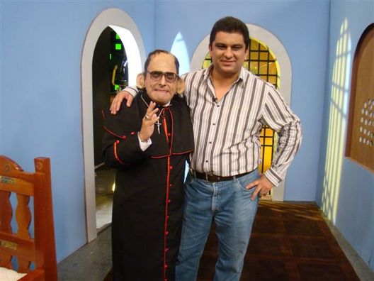 Carlos Raffo graba parodia con Carlos Álvarez