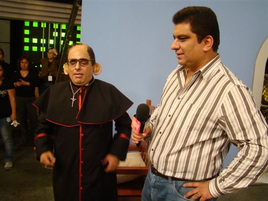 Carlos Raffo graba parodia con Carlos Álvarez