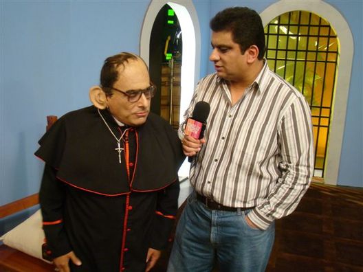 Carlos Raffo graba parodia con Carlos Álvarez