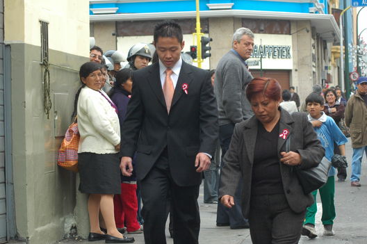 Congresista  Kenji Fujimori en la avenida abancay