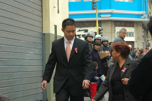 Congresista  Kenji Fujimori en la avenida abancay
