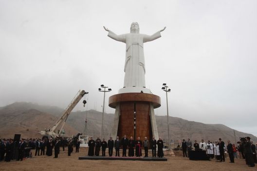Cristo del Pacífico en el Morro Solar