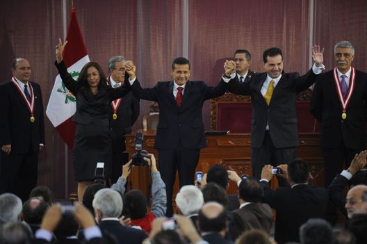 Entrega de credenciales a Ollanta Humala