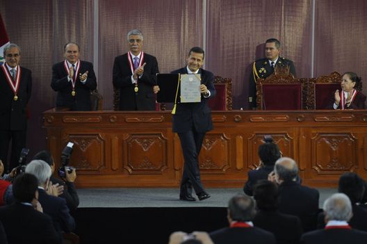 Entrega de credenciales a Ollanta Humala