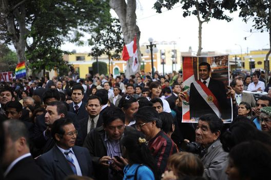 Entrega de credenciales a Ollanta Humala