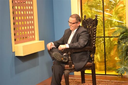 Beto Ortiz graba parodia con Carlos Álvarez