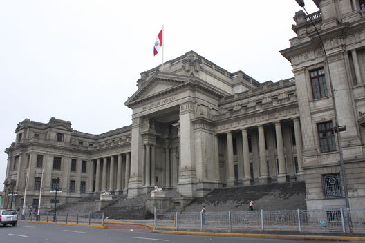 Frontis del Palacio de Justicia