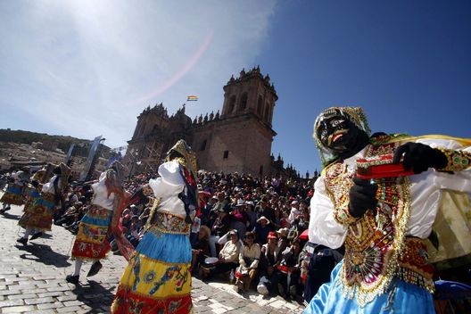 Celebran 100 años de Machu Picchu con danzas multicolores