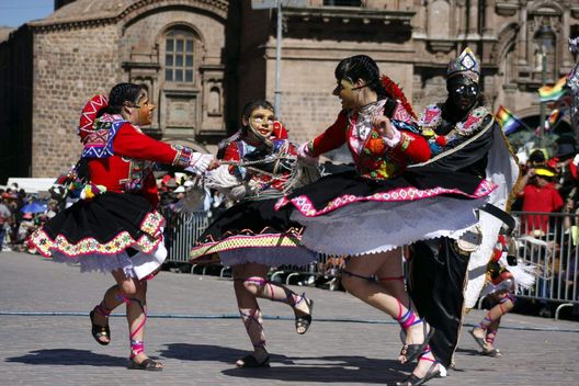 Celebran 100 años de Machu Picchu con danzas multicolores