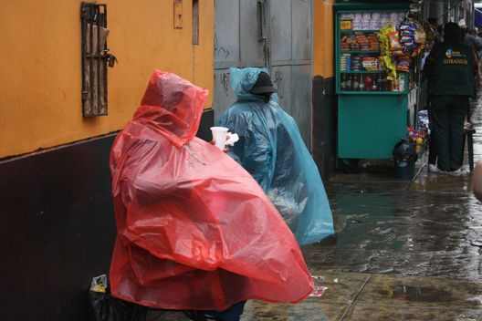 LLuvias en lima cada dia son mas fuertes avenida abancay
