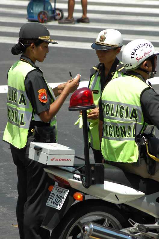 Policias Motorizados en la plaza de armas
