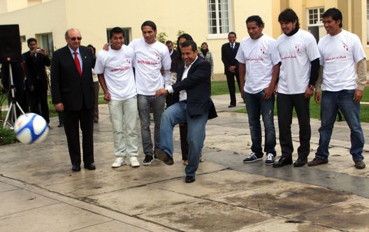 Seleccion de Futbol visita al Presidente Ollanta Humala