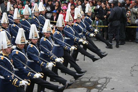 Desfile Militar la Avenida Brasil por 28 de Julio 2011