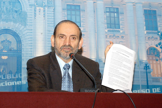Yehude Simon Munaro en conferencia de prensa en el congreso