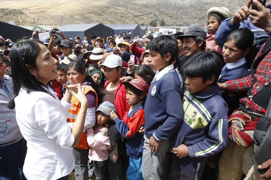 Primera Dama Nadine Heredia participó en una campaña de acción cívica en Apurímac