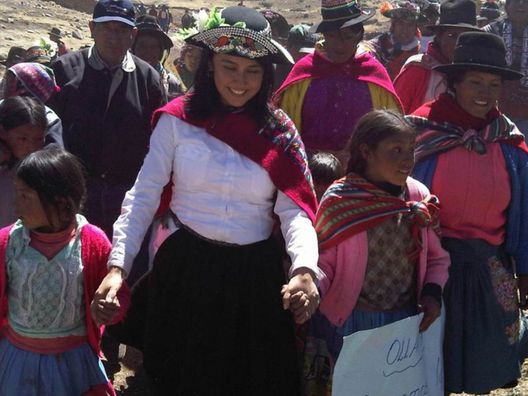 Primera Dama Nadine Heredia participó en una campaña de acción cívica en Apurímac