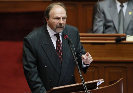 Presidente del Consejo de Ministros, Salomón Lerner Ghitis, expone  en el pleno del Congreso.