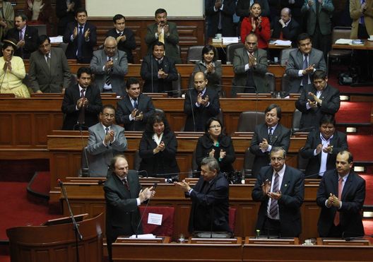 Presidente del Consejo de Ministros, Salomón Lerner Ghitis, expone  en el pleno del Congreso.
