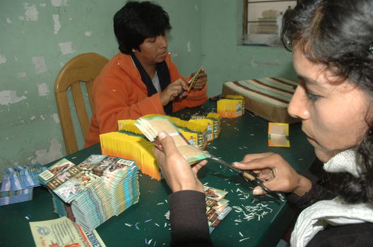 Jovenes trabajando