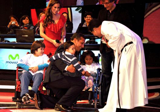 Presidente del Perú, Ollanta Humala Tasso, participó en la primera jornada de la Teletón 2011