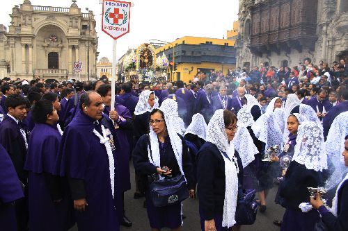 Señor de los Milagros de Nazarenas a cargo de la Hermandad Infantil