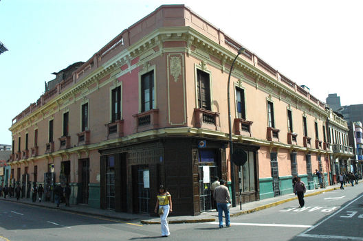 El Queirolo del Centro de lima