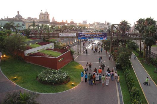 Parque la Muralla ubicado en la avenida abancay