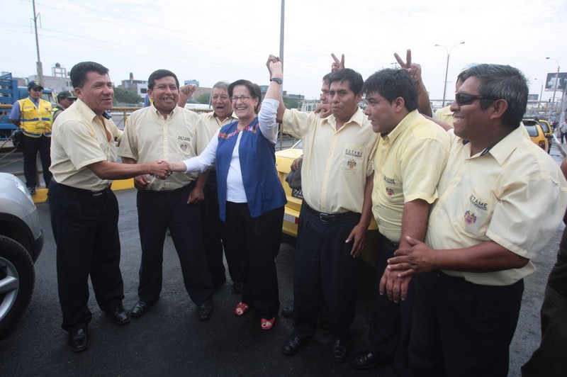 Susana Villarán anunció el ordenamiento y formalización del servicio de taxis en Lima