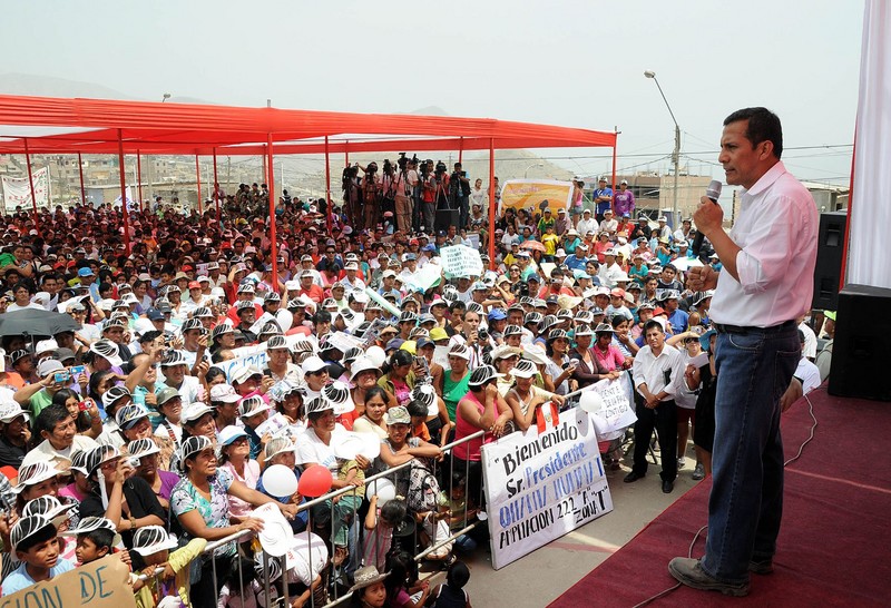 Ollanta Humala participó en ceremonia de entrega de pistas y veredas de calles internas en asentamiento humano en la zona M de Huaycán en Lima