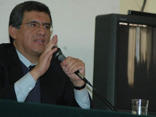 Juan Sheput en conferencia ala prensa